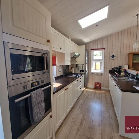 Milford On Sea - 4 Bedroom Lodge In Shorefield Country Park Milford on Sea Exterior foto